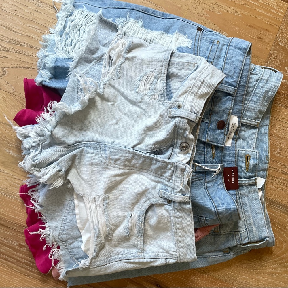 Size 4 Abercrombie shorts - Picture 7 of 7